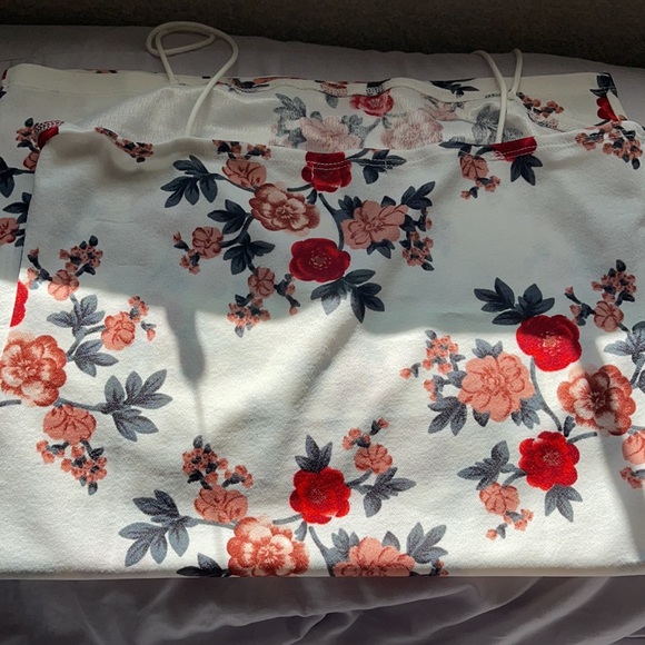 Beautiful white and pink flowery dress - Picture 2 of 5